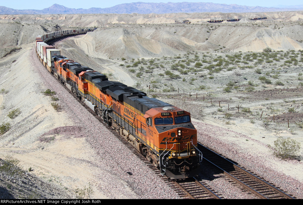 BNSF 7823, BNSF 4035, BNSF 7041 & BNSF 7404